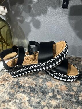 Blowfish Malibu Aztec Black Platform Sandals with Woven-Pattern Sole Sz 6.5